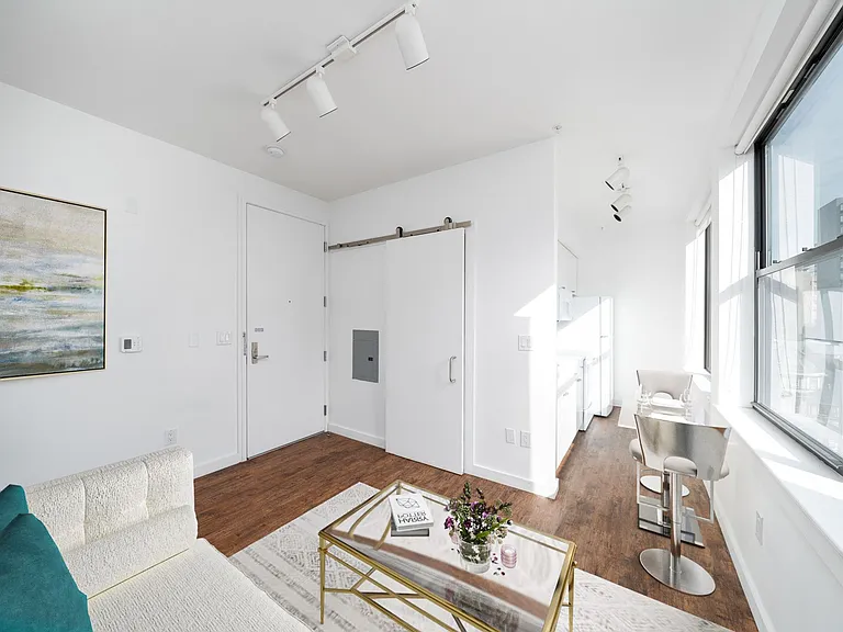 253 Academy — Photo 6