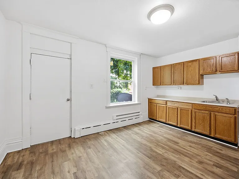 217-225 Luray St — Photo 11