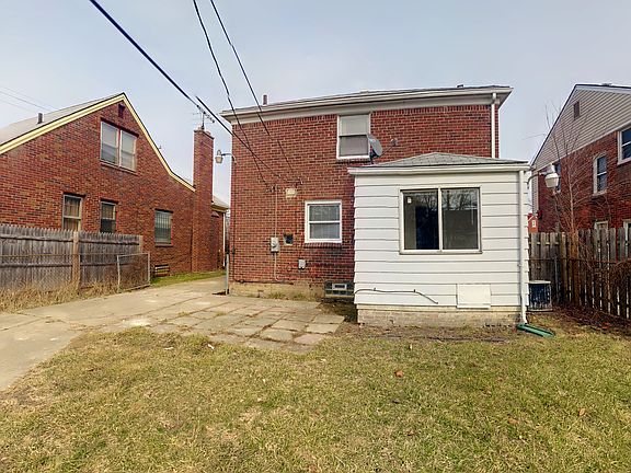 4th image of 19497 Lesure St