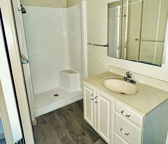 1009 Broadway St — Photo 8