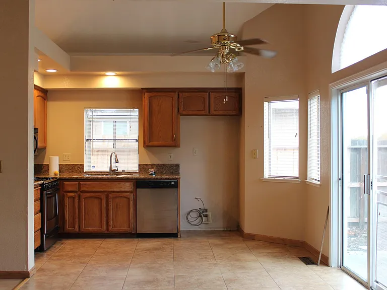 Falcon Ct — Photo 6