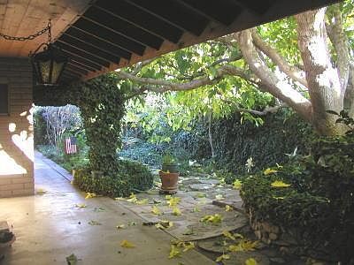 Cool & Shady Courtyard!