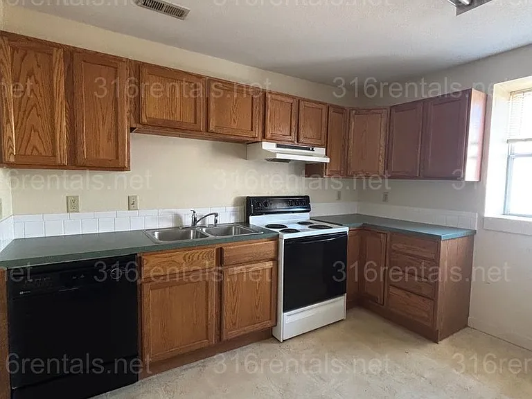 South Main Suites — Photo 6