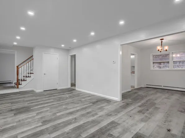 102 Capital Dr, Washingtonville, NY 10992