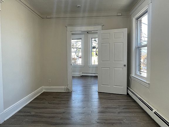 4th image of 14 Hilliard Ave APT 5