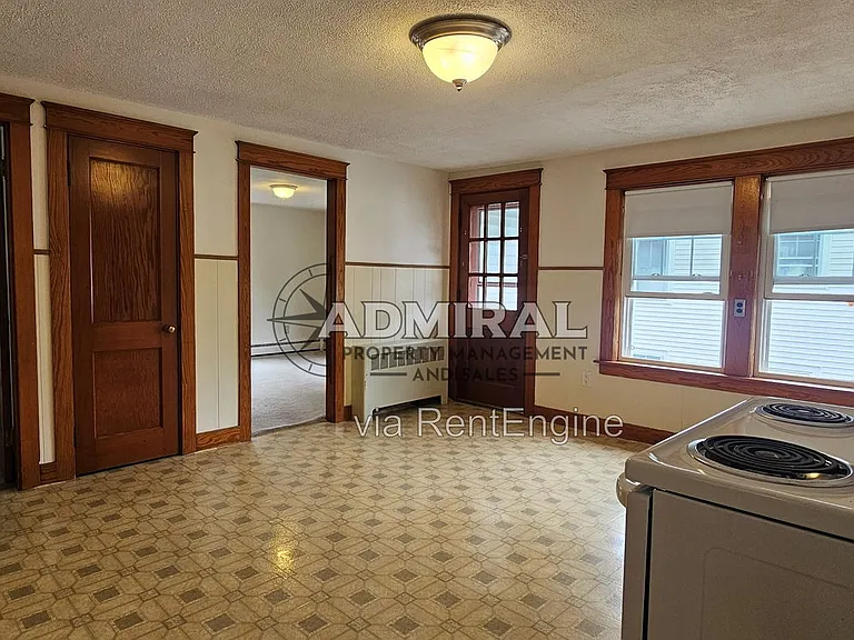 52 Washington St #A — Photo 5