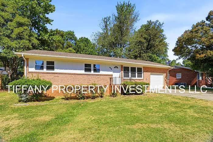 616 Dixie Dr — Photo 2
