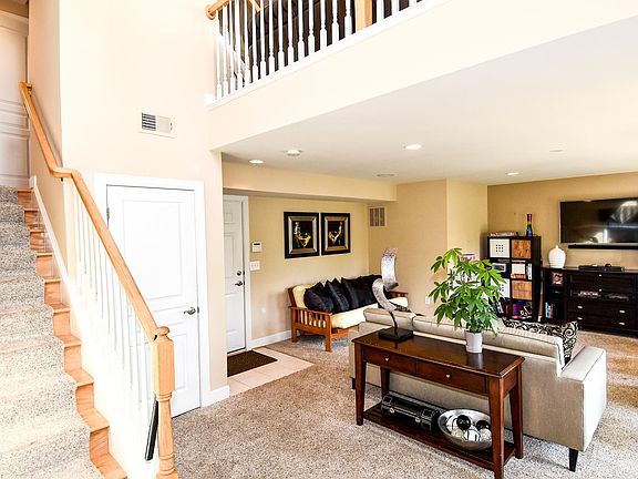 3rd image of 113 Anthem Ave