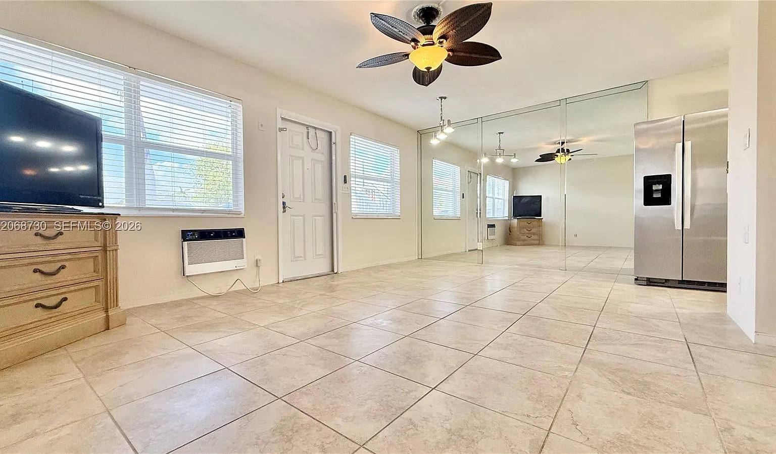 Ronola Apts Condo — Photo 1
