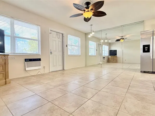 22 SE 3rd Ter, Dania, FL