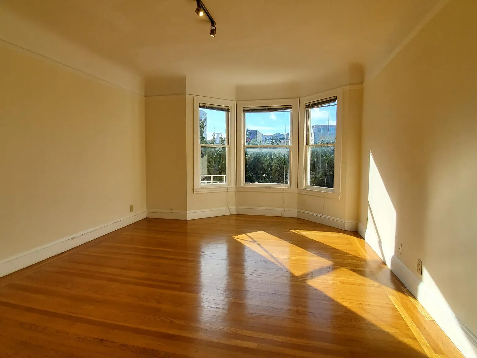 Studio, 500 sqft, $3,195 — Photo 4