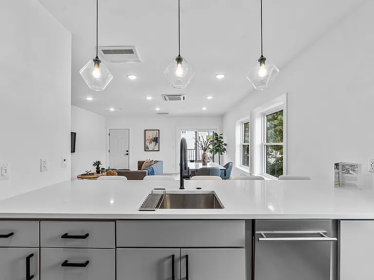 208 Spencer Ave #7 — Photo 1