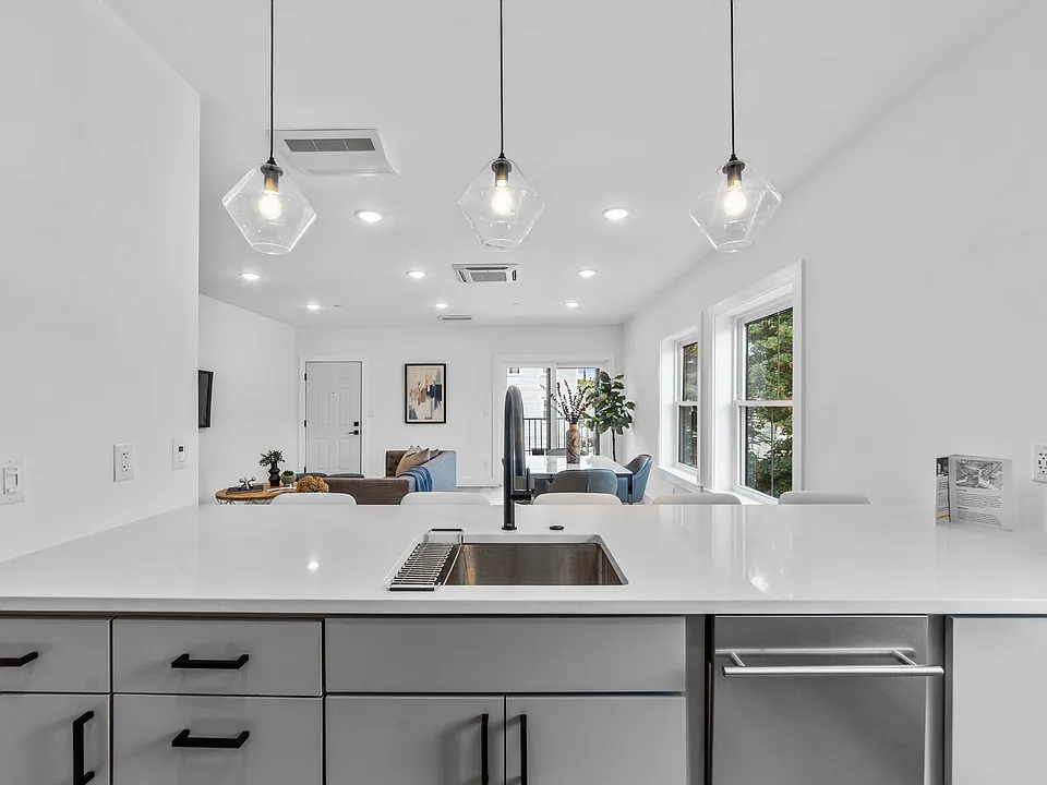 208 Spencer Ave #7