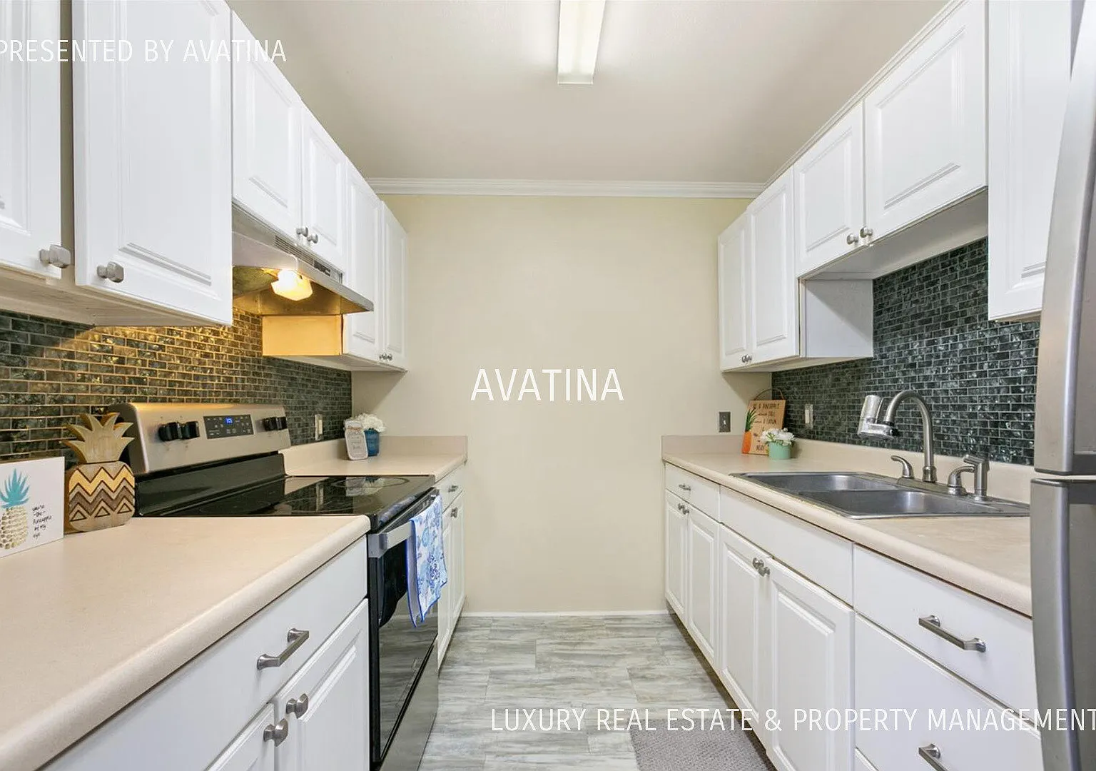 Fantastic top corner Condo with nice views! — Photo 4