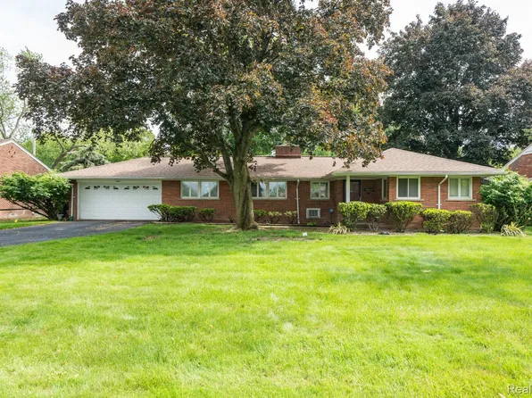 19419 Coral Gables St, Southfield, MI 48076