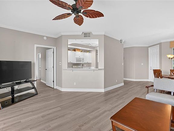 5th image of 550 Club Marco CIR #5-102