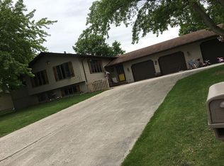 813 8th St NE, Hallock, MN 56728