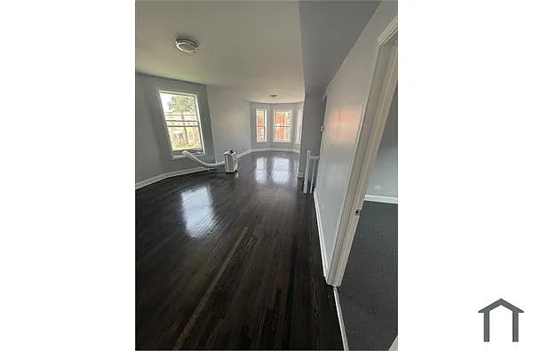 Building Photo - 6433 S Vernon Ave #2