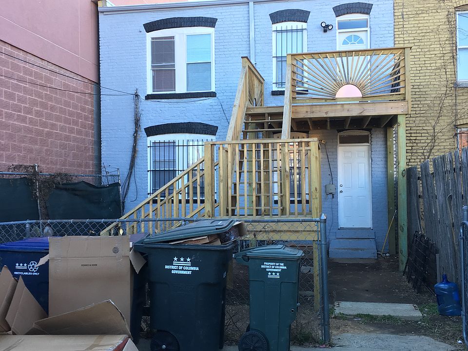 Exterior Rear 