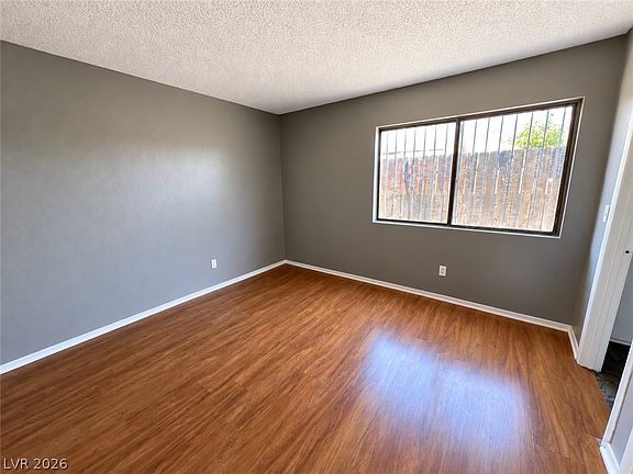 5th image of 2100 Stewart Ave APT B