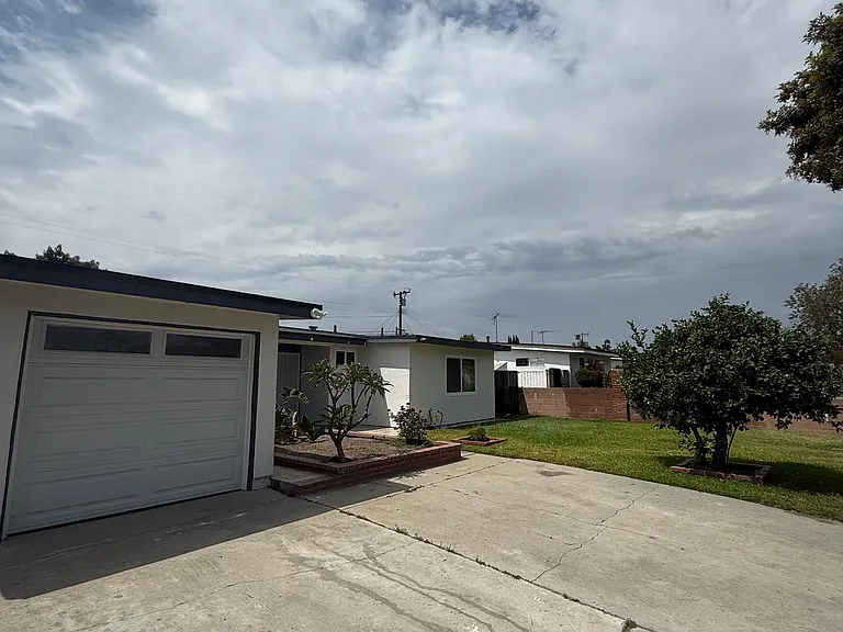 Van Wig Ave — Photo 20