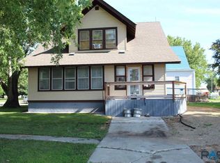 221 Central Ave, Kenneth, MN 56147