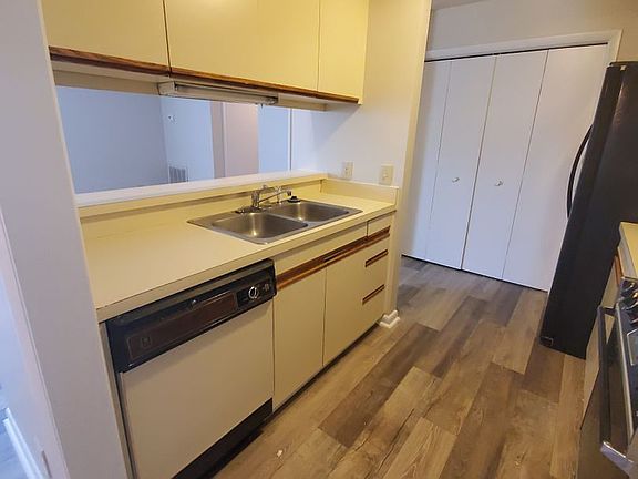 5th image of 672-7 Bartons Landing Pl