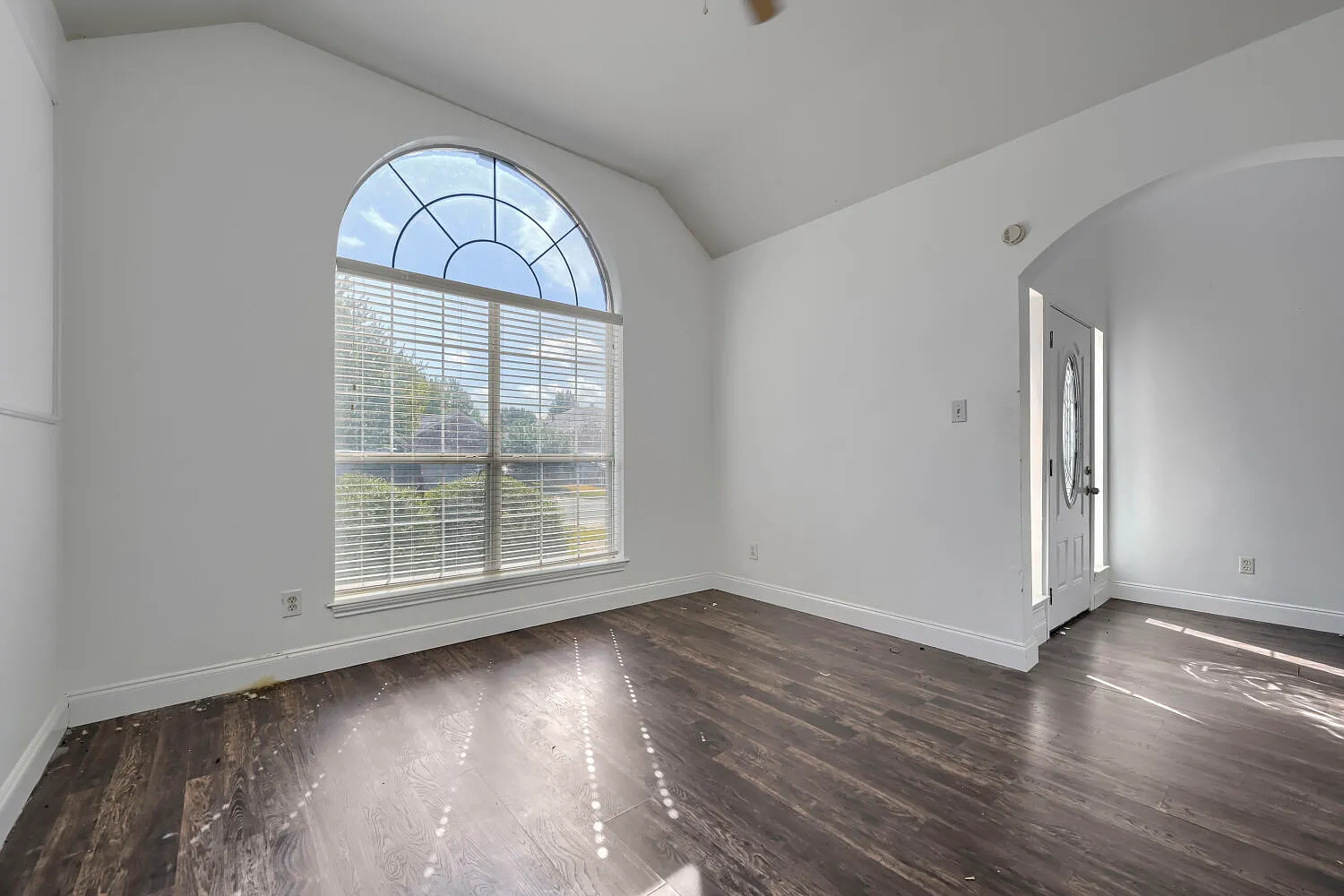 4 bed, 2.5 bath, 2143 sqft, $2,750 — Photo 2