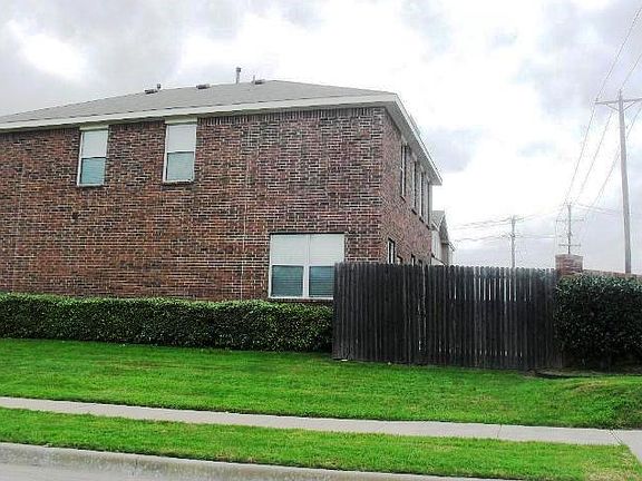 2nd image of 221 Cozy Ln