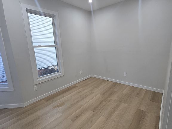 2nd image of 286 William St #1