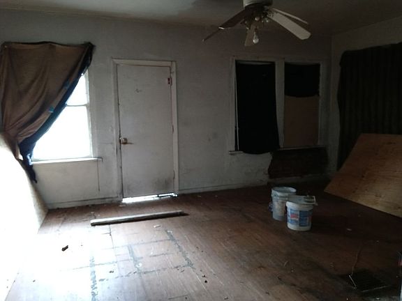 3rd image of 4420 Marcus Ave