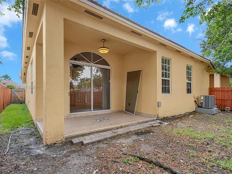 15339 SW 32nd Ter — Photo 34