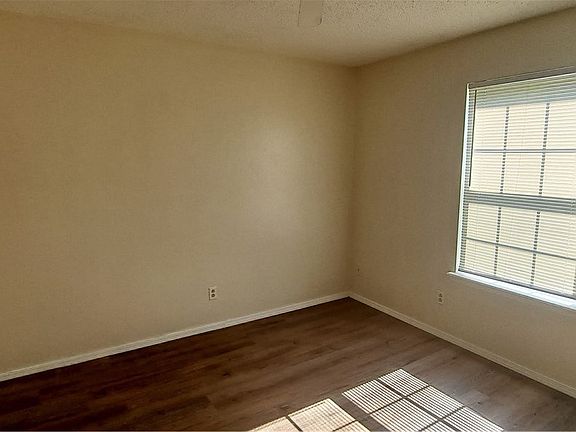 4th image of 1810 W Twin Springs St #2