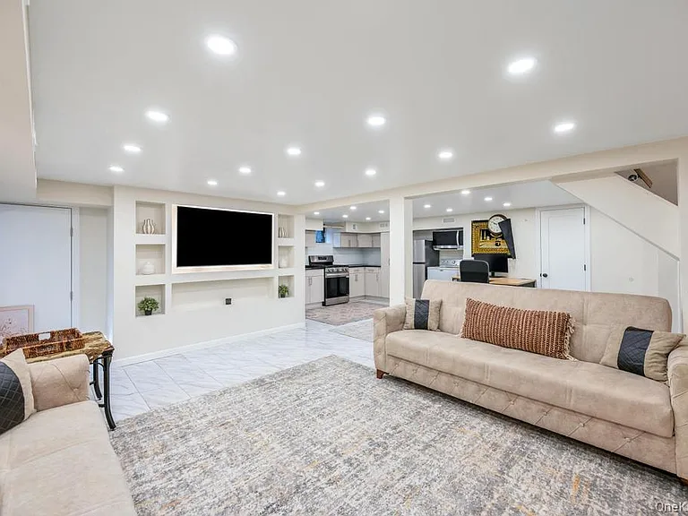 6 Ash Ln — Photo 18