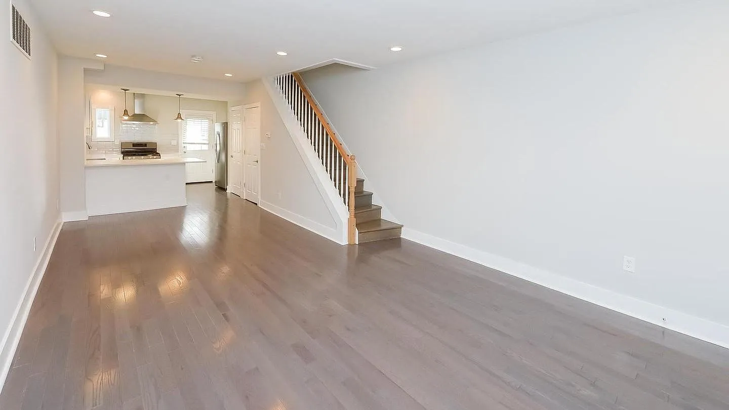 1528 Emily St — Photo 4