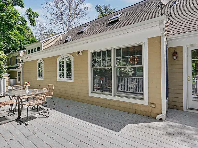 186 Compo Rd S — Photo 31