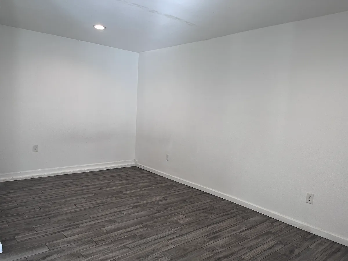 Building Photo - Miramonte St