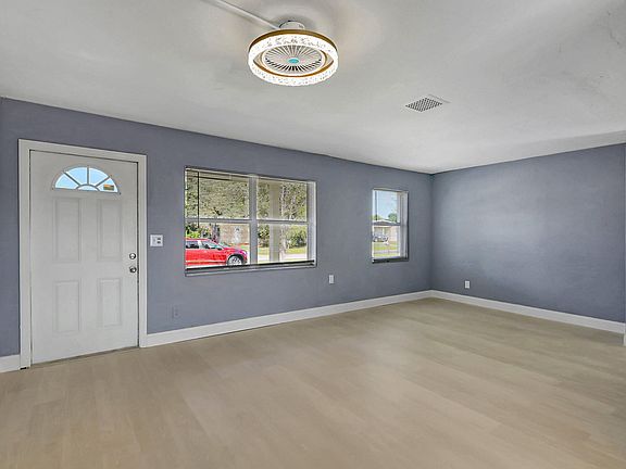 4th image of 160 Princess Drive