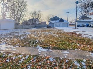 504 S 4th St, Montezuma, IA 50171