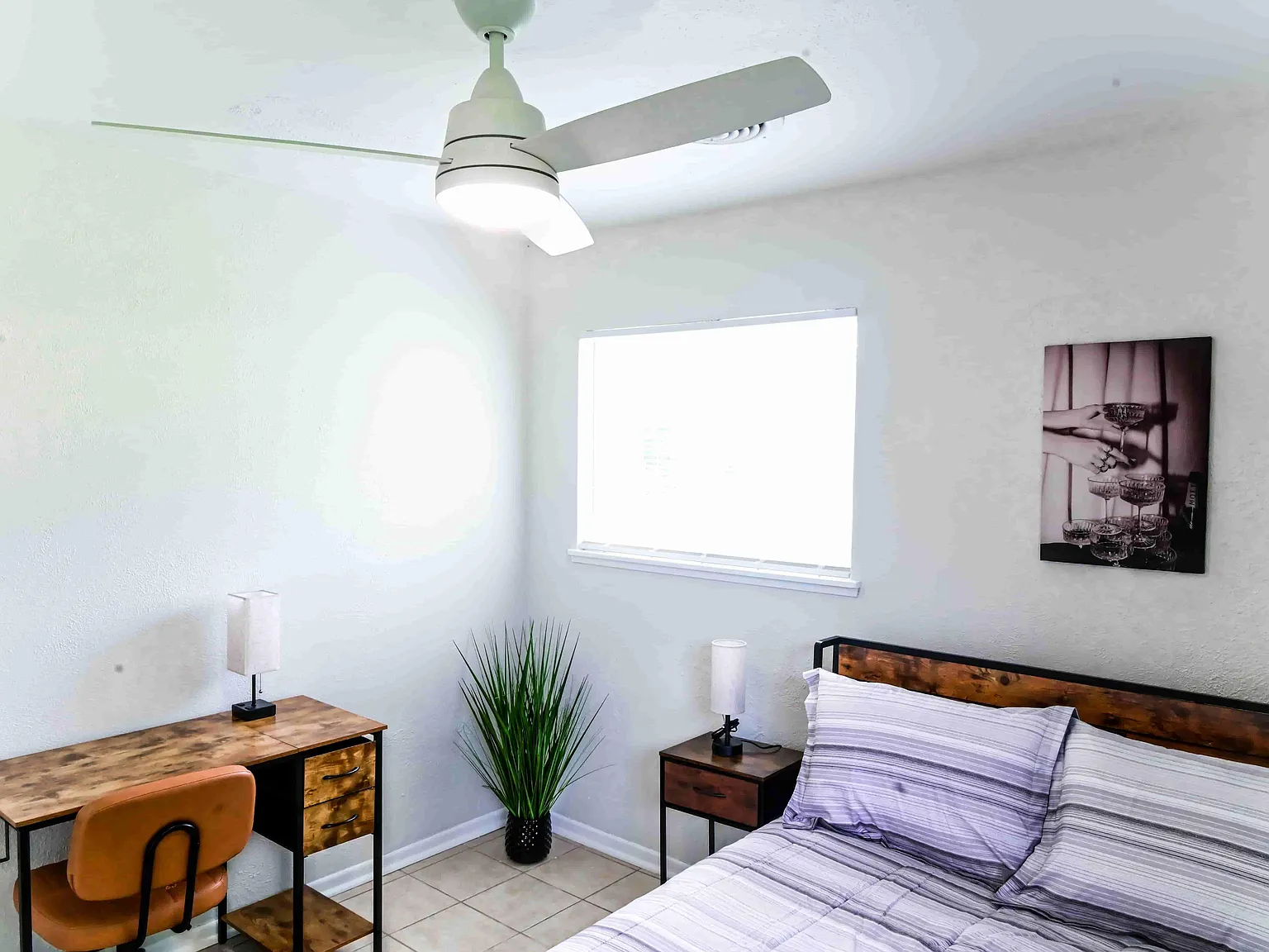 4 bed, 2.0 bath, 1343 sqft, $706 — Photo 2