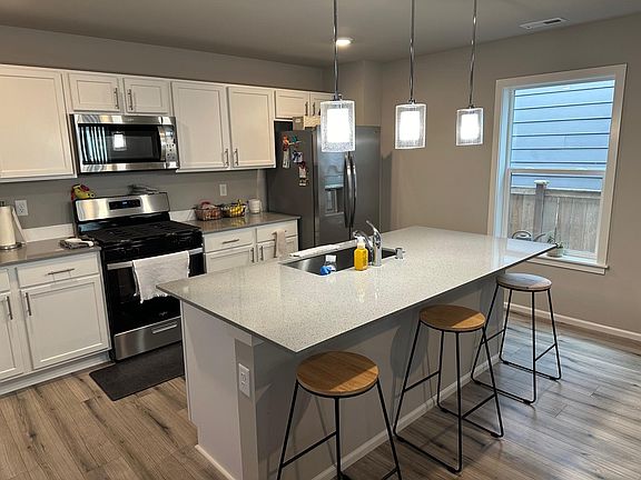 3rd image of 2710 Leaning Oak Pl SE