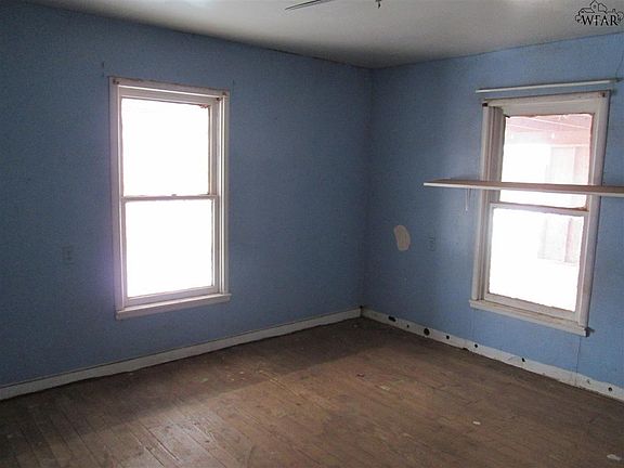 5th image of 607 Avenue A NE