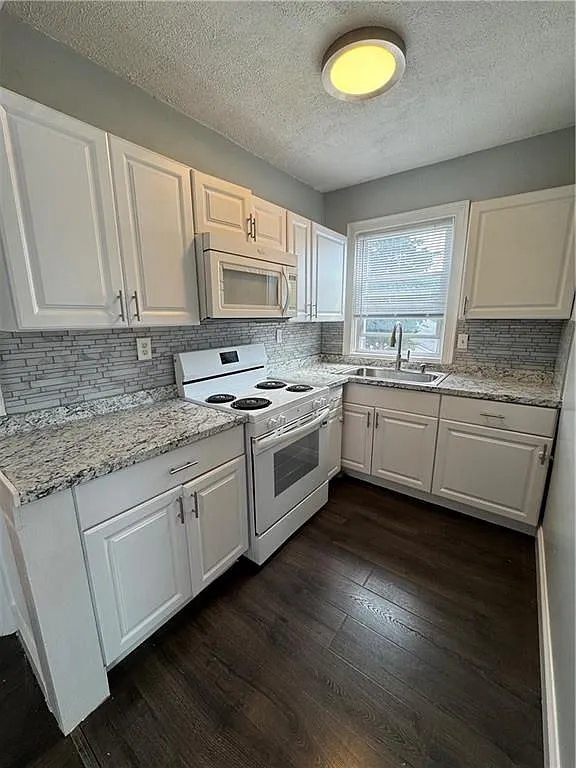 2 bed, 1.0 bath, 972 sqft, $2,050 — Photo 4