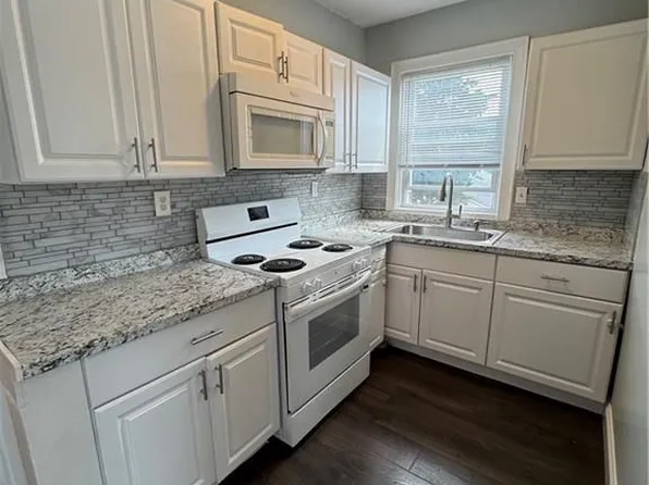 17 Booth Ave #2, Pawtucket, RI 02861