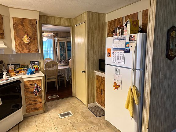 4th image of 242 N Harbor Dr
