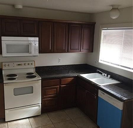 3rd image of 2306 Maverick St