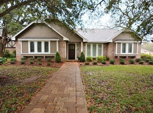 302 Banyan Dr, Lake Jackson, TX 77566