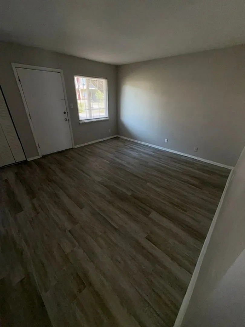 Naveen Pine Apartments — Photo 3