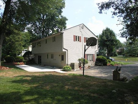 Back yard/Garage/Driveway