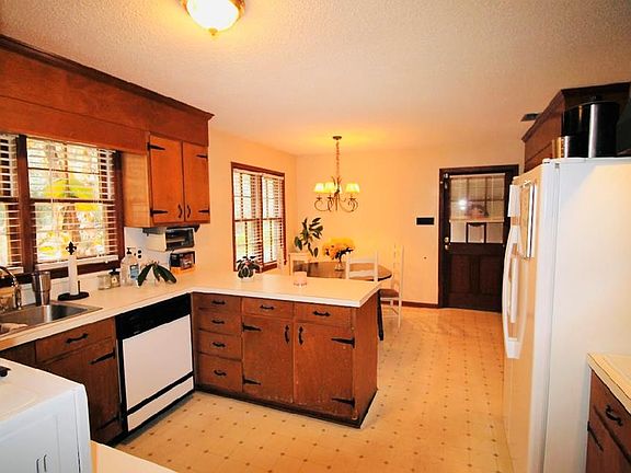 2nd image of 2301 Riverhill Dr